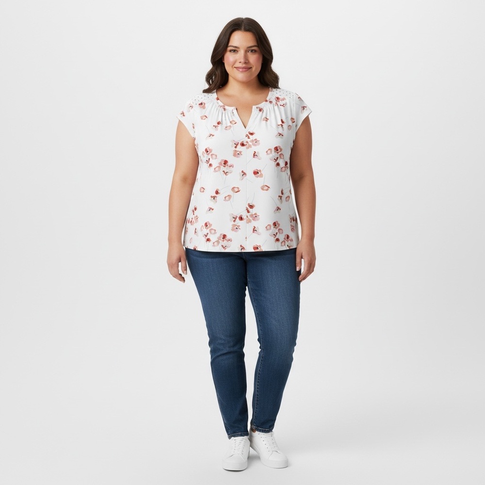 This a cute  soft, feminine, easy-to-style blouse🌸